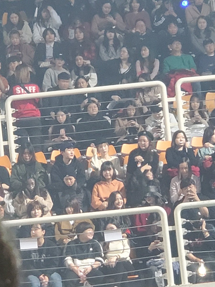 309KTYSS's tweet photo. 191124 Taeyeon went to Red Velvet’s concert ♥️  (© rvpastel, 329bae_143, dear_801, baeking329)
#Taeyeon #태연 https://t.co/XgJJQXkbON