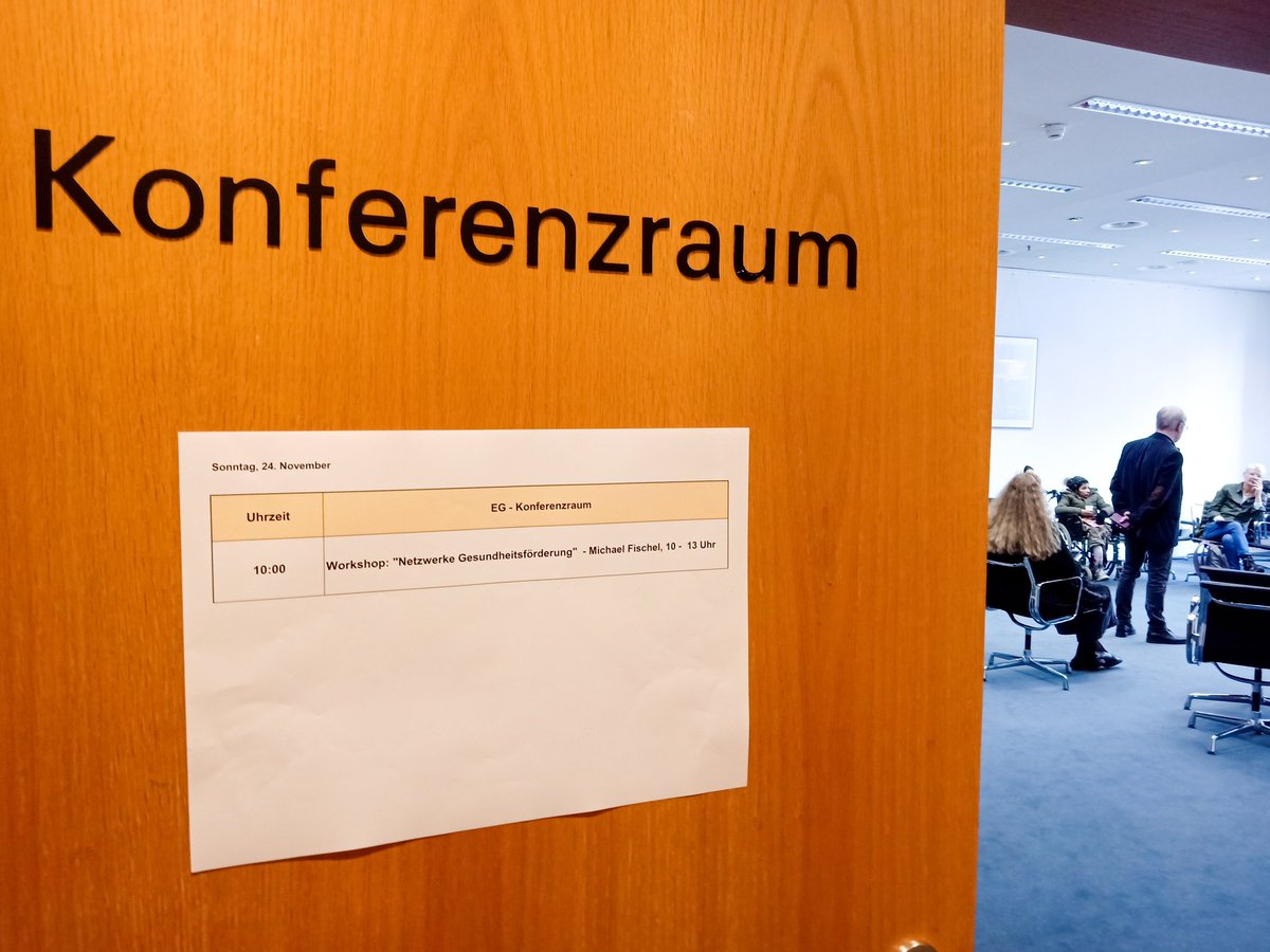 messemigration's tweet photo. Im Konferenzraum läuft gerade Workshop"Netzwerk in der Gesundheitsförderung"..

#2019bbm
#messemigration
#Bonn https://t.co/xuydDlZ2Tu