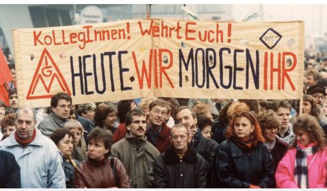 @leber61berlin
👋🍀👍🤑✊🏖
Wir begrüßen neue Initiativen die sich organisieren &amp; hier bei Twitter auch solidarisch zeigen mit nem herzlichen Hallo 👋 #200Haeuser 
nach dem Motto:
Heute WIR-Morgen IHR!
#SolidaritätMussPraktischWerden
#RoteInselSiehtRot

spiegel.tv/videos/1602211…