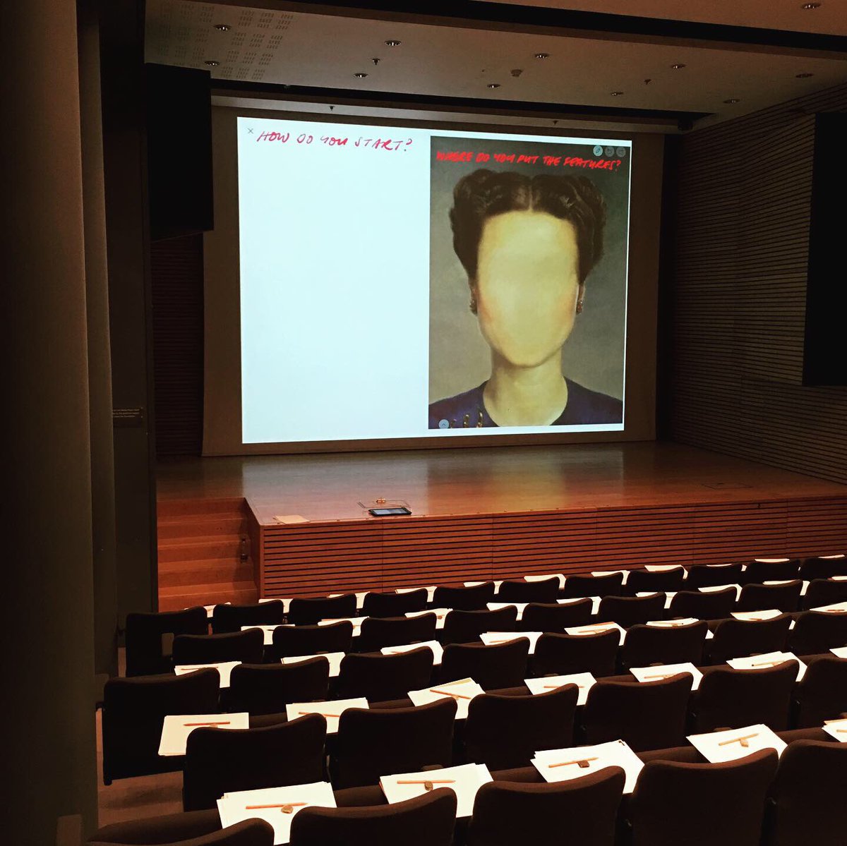 RealRobinLee's tweet image. Another fabulous interactive iPad Focus on Features session @NPGLondon with 90 (yes 90) 8 year olds! #ipadart #sketchingfaces #drawingtechniques #londonarttutor #londonartist