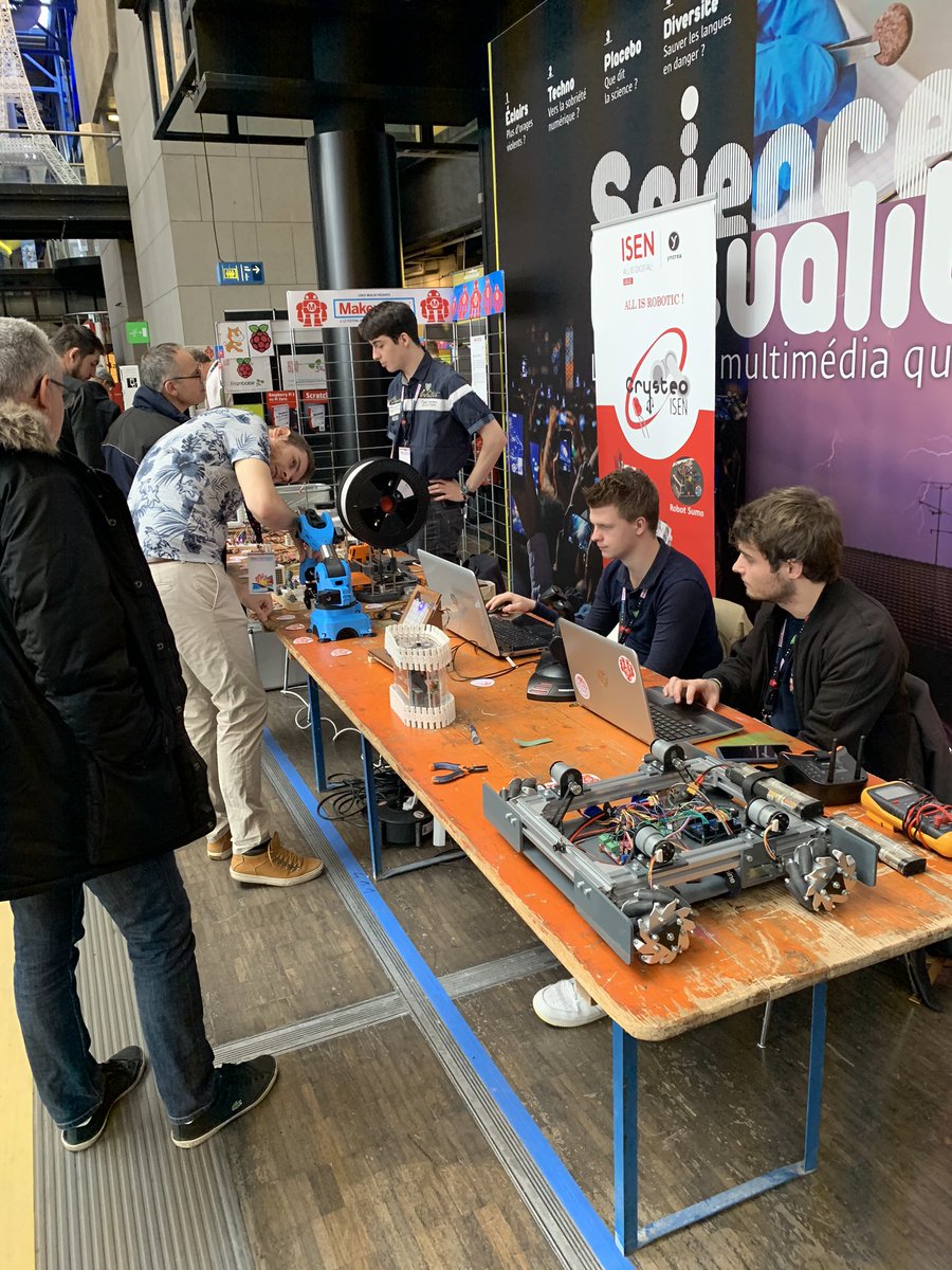 MakerFaireParis's tweet photo. Les jeunes générations sont les #makers de demain ! Venez les rencontrer, ils sont brillants ! @isenlille @yncrea_hdf Rendez-vous au 1er étage ! #mfp19 #diy #robotique #robot https://t.co/wXT0AYoTSp