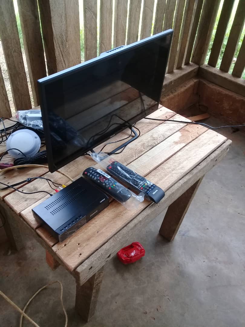 Solarboxgabon's tweet photo. Notre vocation ⚡️☀️
Ces sourires 🖥
Mbounga Haut-Ogooué G2 ✅
Gabon 🇬🇦
#SolarBoxGabon vous souhaite bon dimanche https://t.co/QQAWr3lhlN