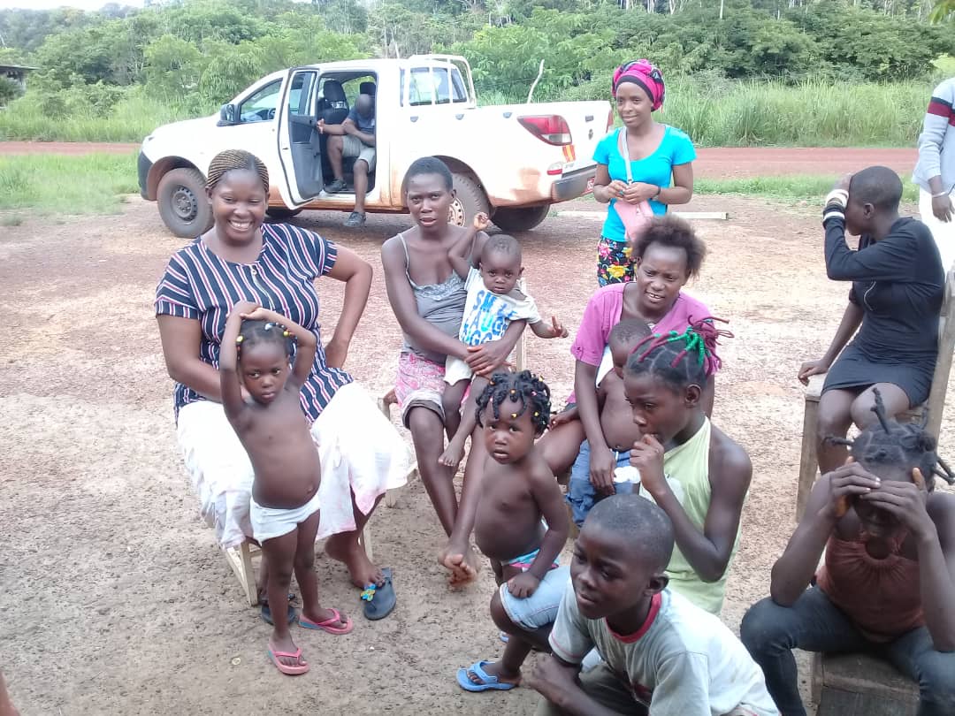 Solarboxgabon's tweet photo. Notre vocation ⚡️☀️
Ces sourires 🖥
Mbounga Haut-Ogooué G2 ✅
Gabon 🇬🇦
#SolarBoxGabon vous souhaite bon dimanche https://t.co/QQAWr3lhlN