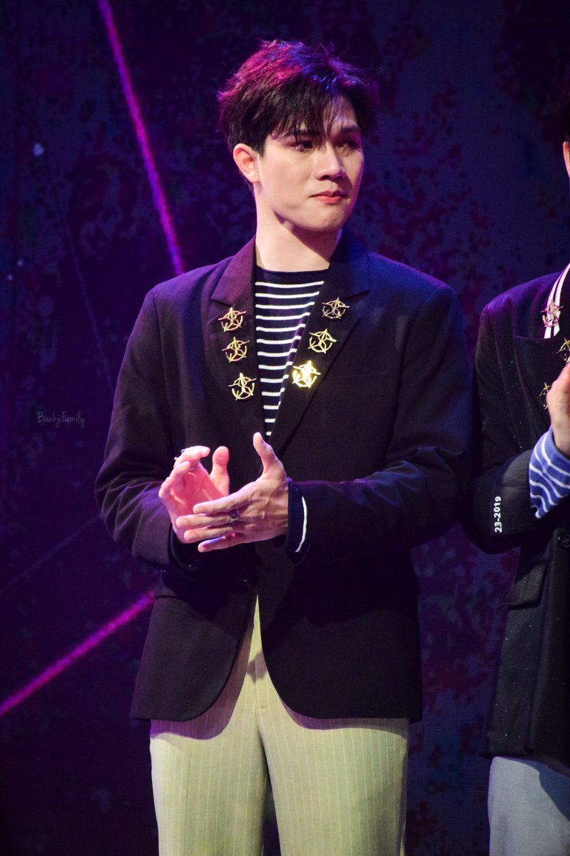 BankThanathipTH's tweet image. ขอบคุณทุกคะแนนโหวต ที่โหวตให้แบงก์ได้ผ่านไปถึงรอบชิงชนะเลิศนะคะ 🙏🏼 ขอบคุณมือทุกมือ ที่ยังจับมือน้องไม่ปล่อยน้องไปไหน และเราจะจับมือน้องส่งน้องไปให้ถึงปลายทางด้วยกันนะ❤️💙💛🧡💚💖 #แบงก์ผู้บ่าวเท้าไฟ #SuperboyProject #SuperboyProjectWeek10