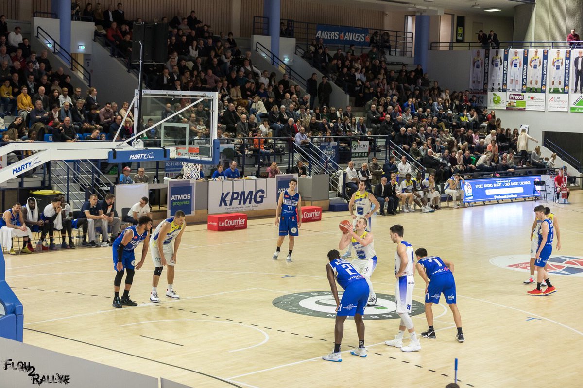 EABasket49's tweet photo. 😃 Cher public, cette victoire est aussi la vôtre. Un grand merci à tous d’être venu encourager nos joueurs vendredi soir ! 📢

🎟️ La billetterie des deux matchs de décembre est ouverte : https://t.co/wJXm5zsXAS

#GagnonsEnsemble #SportAngers 🏀 https://t.co/UmslIhmf3F