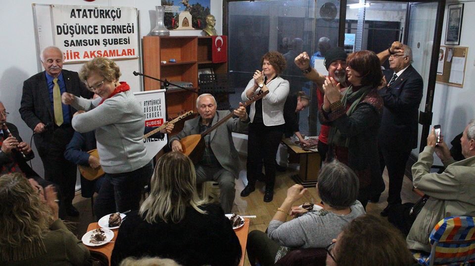 Başöğretmenimiz Ata’mızın izinde, Cumhuriyetimizin ve aydınlanmanın yılmaz bekçileri, baş tacımız öğretmenlerimizin #24KasımÖğretmenlerGünü’nü üyelerimiz, gönül dostlarımız, şairlerimiz, ozanlarımız ile kutladık. 
Tüm öğretmenlerimin 24 Kasım Öğretmenler günü kutlu olsun...