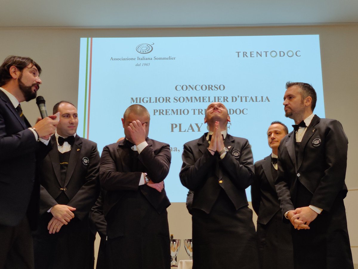I finalisti del concorso Miglior #Sommelier #aisitalia Premio <a href="/trentodoc/">Trentodoc</a> del #congressoais2019: Valentino Tesi, Stefano Berzi, Artur Vaso e Carlo Pagano.