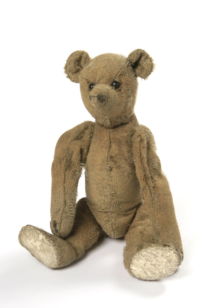 young_vam's tweet image. Happy birthday Tommy! Donated in 1965, Little Tommy Tittlemouse was so much loved that the donor kept sending birthday cards to the V&amp;amp;A every year. Now, it's a tradition, and we get cards from all over the world! Read more: fal.cn/35eWl