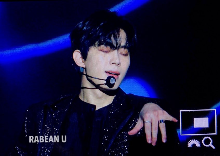 191124 펩시콘서트  #빅스 #VIXX #홍빈 #HONGBIN 
거 펩시 양반 이렇게 무대를 잘하는데 한 곡이라니 너무한 거 아니요  <a href="/RedBeans93/">t</a>