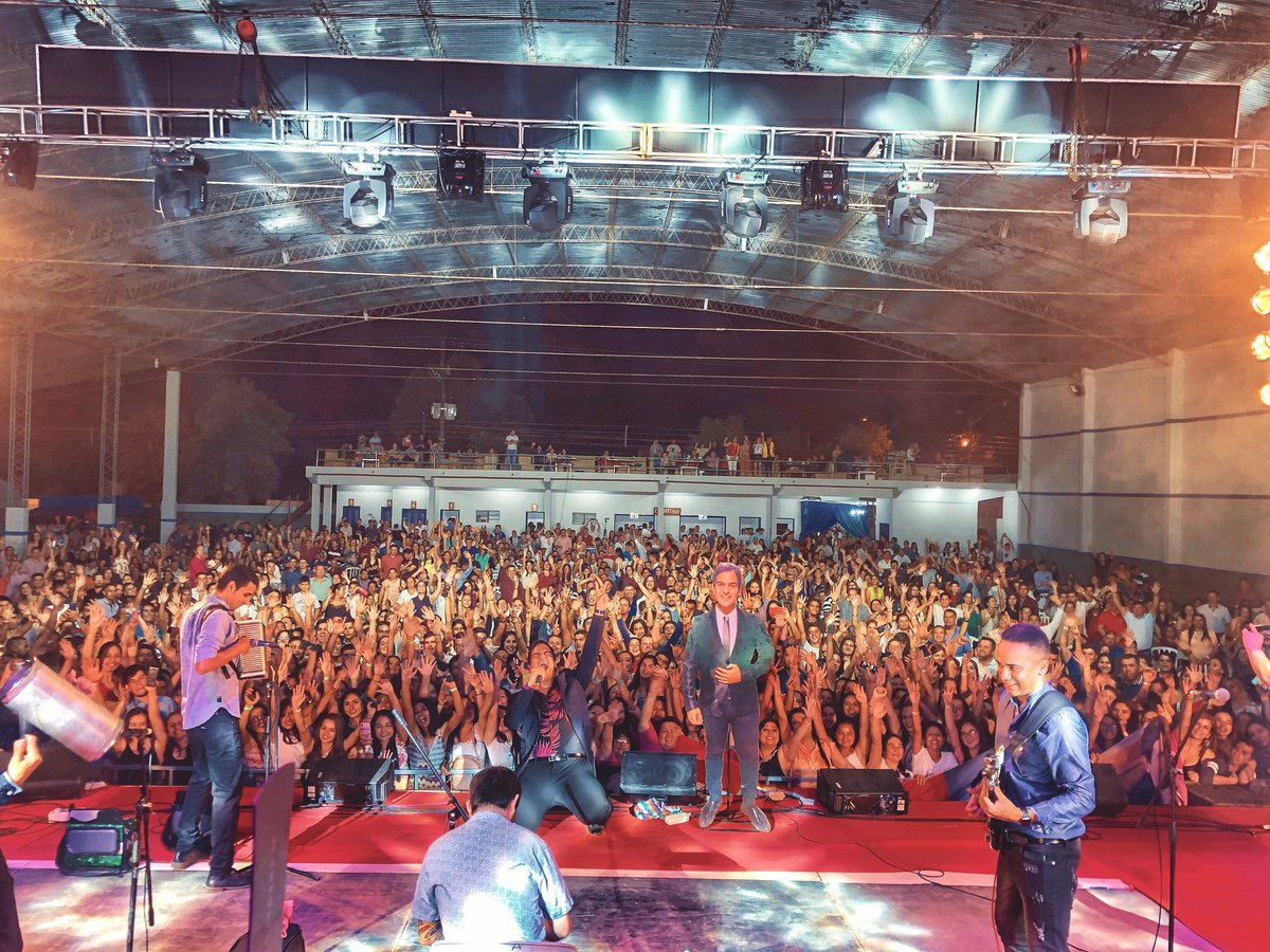 AlejoPalacio's tweet photo. ¡Gracias, mi San Juan Nepomuceno, por tanto cariño! 🙏✨🇵🇾 ¡¡¡Vivimos un show brutal!!! 🔥🔥🔥🎤🎶🎉 #ElÍdoloEnConcierto #AsíTeVoyAAmar https://t.co/inRnhqmLJE
