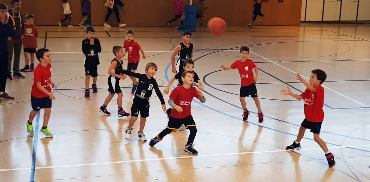 Partits dels pre benjamins masculí i femení a la trobada del <a href="/CEOSONA/">Consell Esportiu d'Osona</a> .
Gràcies  <a href="/CBSTA_EUGENIA/">C.B. SANTA EUGÈNIA</a> per organitzar-la