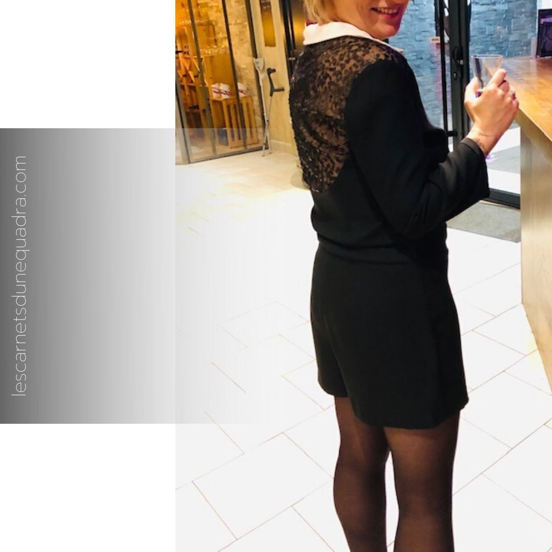 Carnetsd1Quadra's tweet photo. Hello,
J’espère q vous allez bien et q vous profitez bien de votre week-end.
Post #Fashion avec ce look de soirée
Bon dimanche
Gros gros 😚
📸 #Combishort #NafNaf Collant @TweetCalzedonia #Bottines chaussette Mango
#christelevayronlaurent #combinaison #lookdujour #lookoftheday https://t.co/2vbJoKtEl1