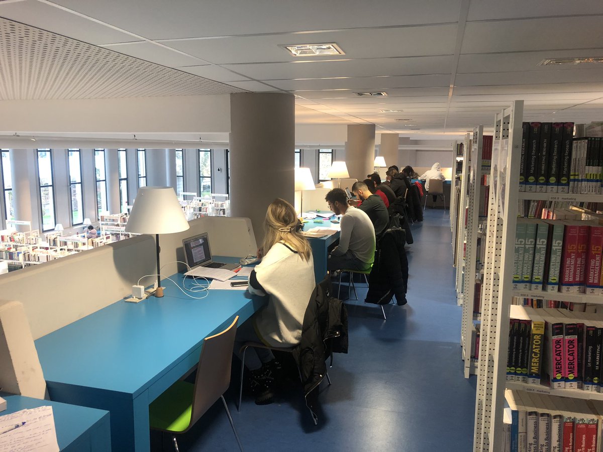 JorisBenelle's tweet photo. Sanaa (eco gestion), Erwan (droit), Eda (paces), l’exemple de 3 étudiants présents ce matin à la 1ère ouverture des BU le dimanche. Un réel besoin car « on travaille mieux ici que chez nous ». Merci aux équipes qui ont mis en œuvre rapidement. Succès total ! @UGrenobleAlpes https://t.co/tAfP7zHqDf