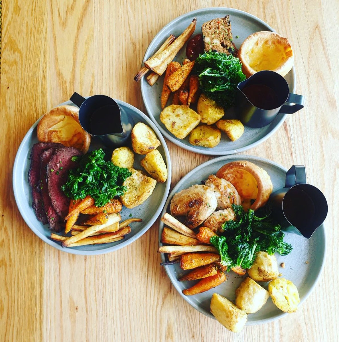 Which Roast for you today?
#Beef 🥩
#Chicken 🍗
#Vegan 🥬

Decisions, decisions... 🤔
Serving from 12pm, once they are gone, they’re gone! 
#sundayroast 
#streatham 
#streathamhill