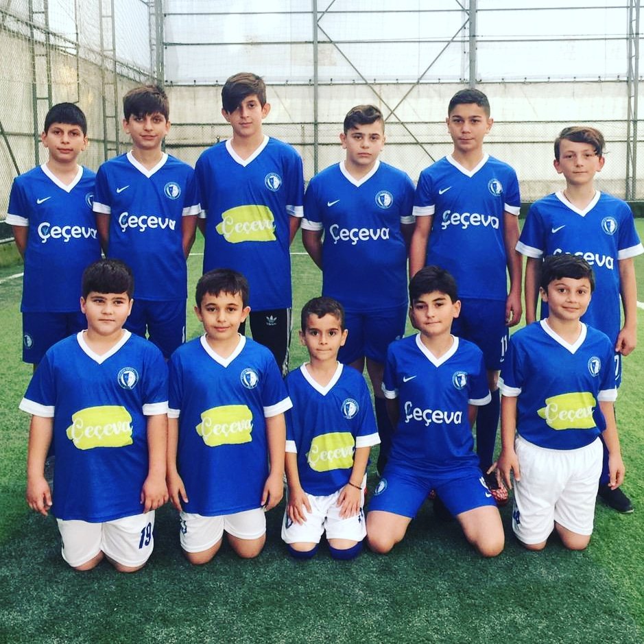 cecevaspor's tweet photo. Türkiyenin en güzel çay bahçesinin bulunduğu çeçevanın, güzel çocuklarının takımıdır çeçevaspor. 
#çeçeva
#çayluk 
#çayeli 
#çeçevaspor
#teavillagefutbollteam https://t.co/W9iAmVX9BL