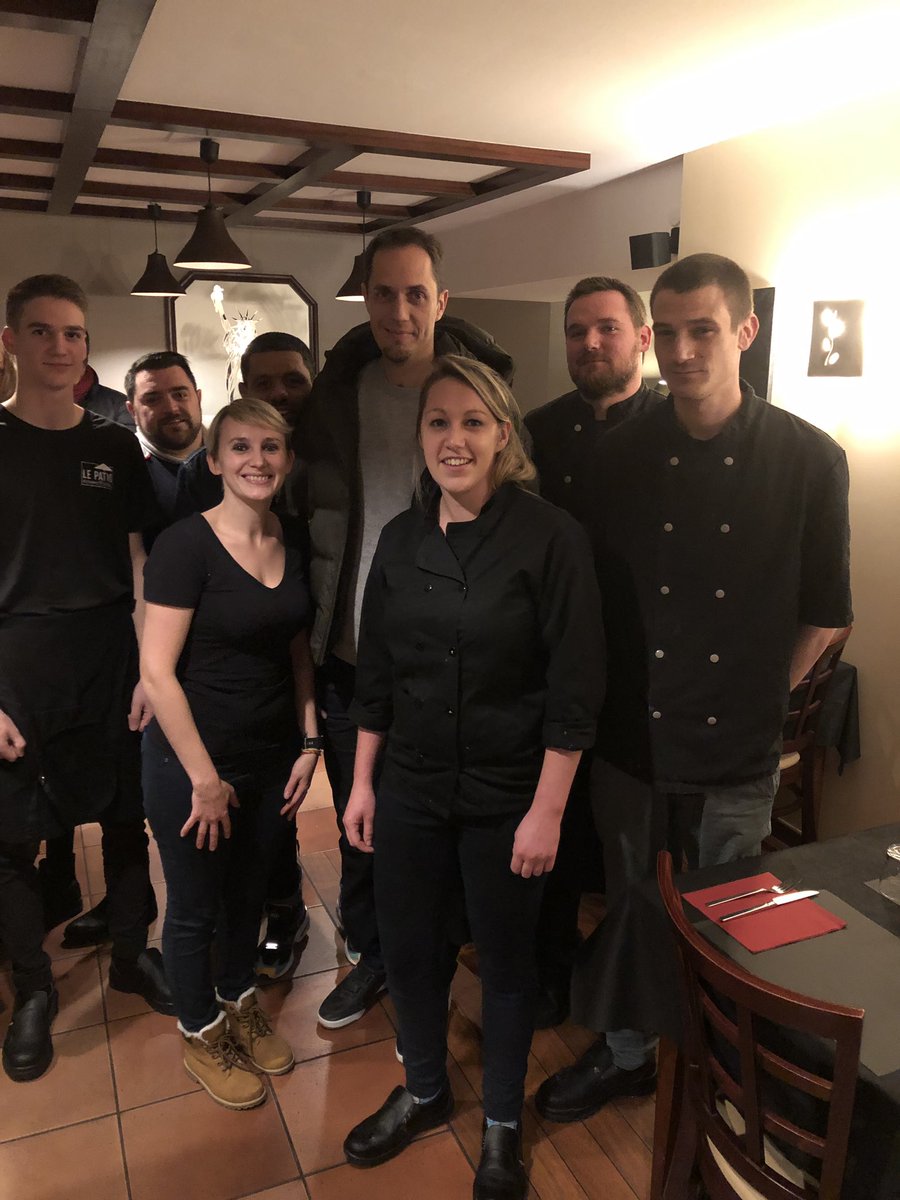 Gaumathier's tweet photo. Merci à vous 🥰 @grandcorpsmalad 😍 #Landivisiau #LePatio #Restaurant https://t.co/pbwUAhJ8lA