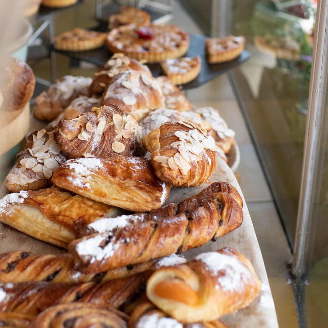 Sundays are always better when there are fresh croissants involved! 🤤