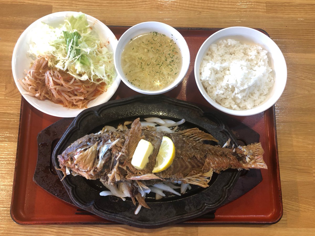 5mmで丸刈り日記 沖縄市登川 ドカメン 魚のバター焼定食 大 1300円 19年11月 健康食中心の食べ放題が終わり19年4月1日から元の中華料理中心のお店に復帰 こっちがドカメンらしい サラダはセルフ ニンニクや バターは少なめでカラッと淡白なバター