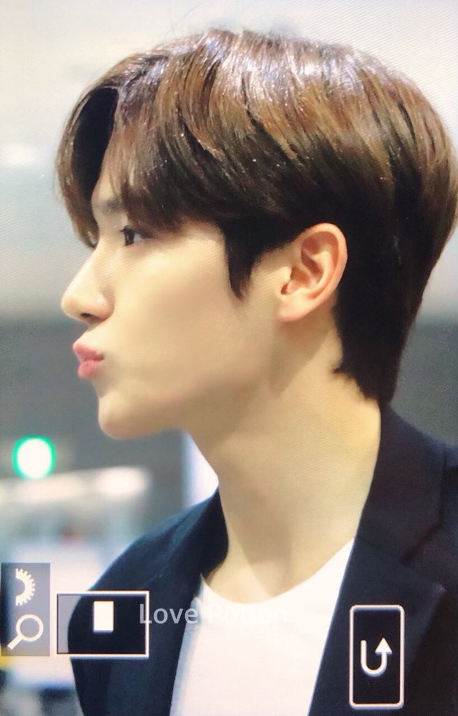 who wouldnt thought i need side view pouting hyunjae 