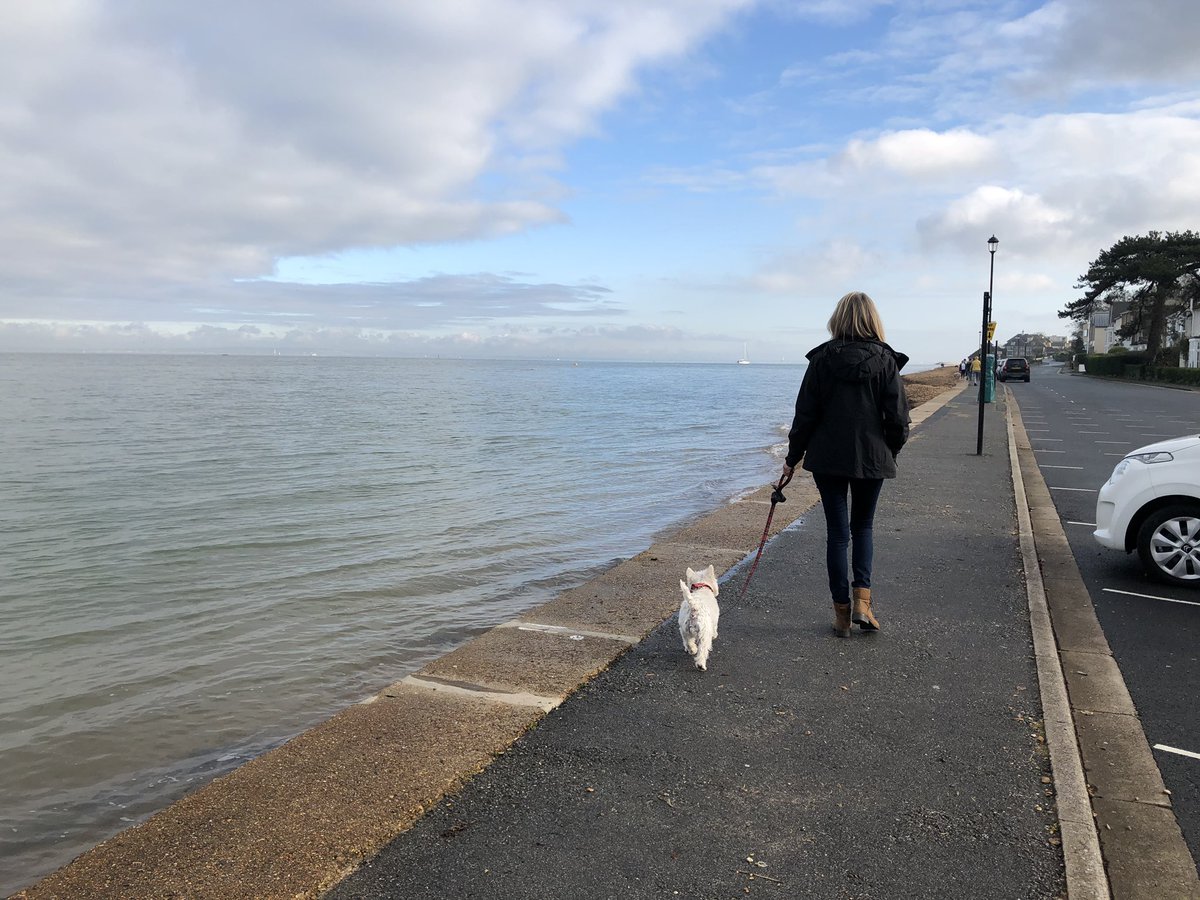Sunday morning walk along Cowes seafront 👍☀️ #IsleofWight Love it ❤️
