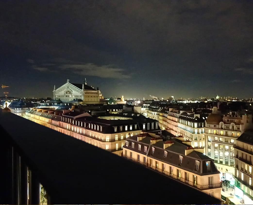 AlexisHall13's tweet photo. A pretty good view of a twinkling Eiffel Tower 🗼 on my birthday - who needs candles on a cake when you have this? #paris #france https://t.co/OwbVyysb7f