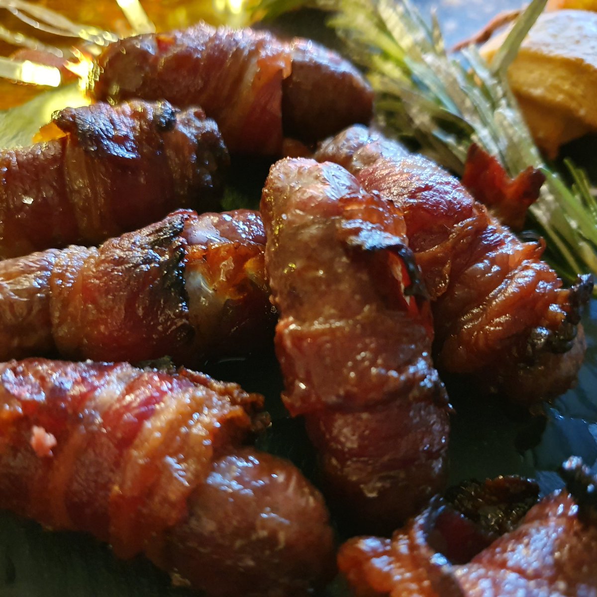 KitchenHalal's tweet image. Our Cows in Covers are the perfect addition to any roast. A seasoned beef cocktail sausage, wrapped in maple smoked beef bacon,simply #lush!
Order yours online now:
gourmethalalkitchen.co.uk
#halalbacon #farmtofork #locallysourced #halal #christmasfood #halalchristmas #sundayroast