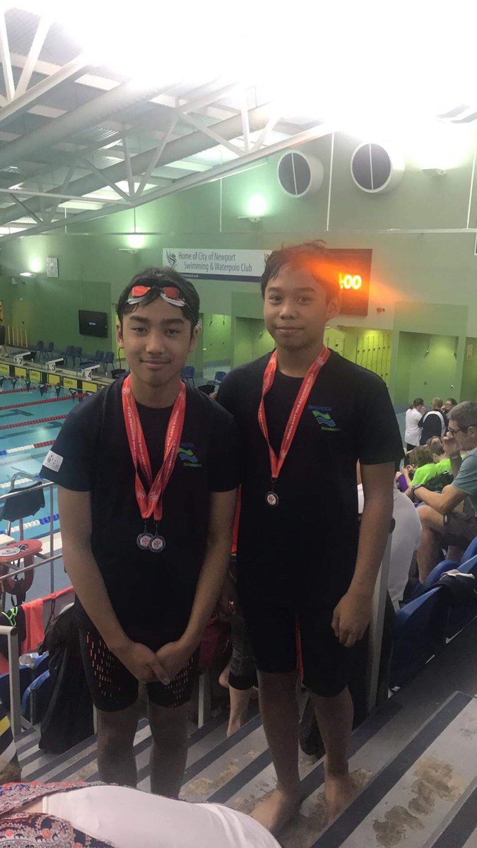 RhonddaSwimming's tweet photo. Great performances by the boys this morning! GOLD for Russel De Leon in the 100 breast π₯and 2 SILVERS π₯π₯for Ralph De Leon in 200 back and 100 breast ππΌββοΈππΌββοΈ Awesome boys! @SwimWales @SportRCT #sewsubregionals2019 #subregionals #rhonddaswimming #medalists https://t.co/kdmCkOu5lQ