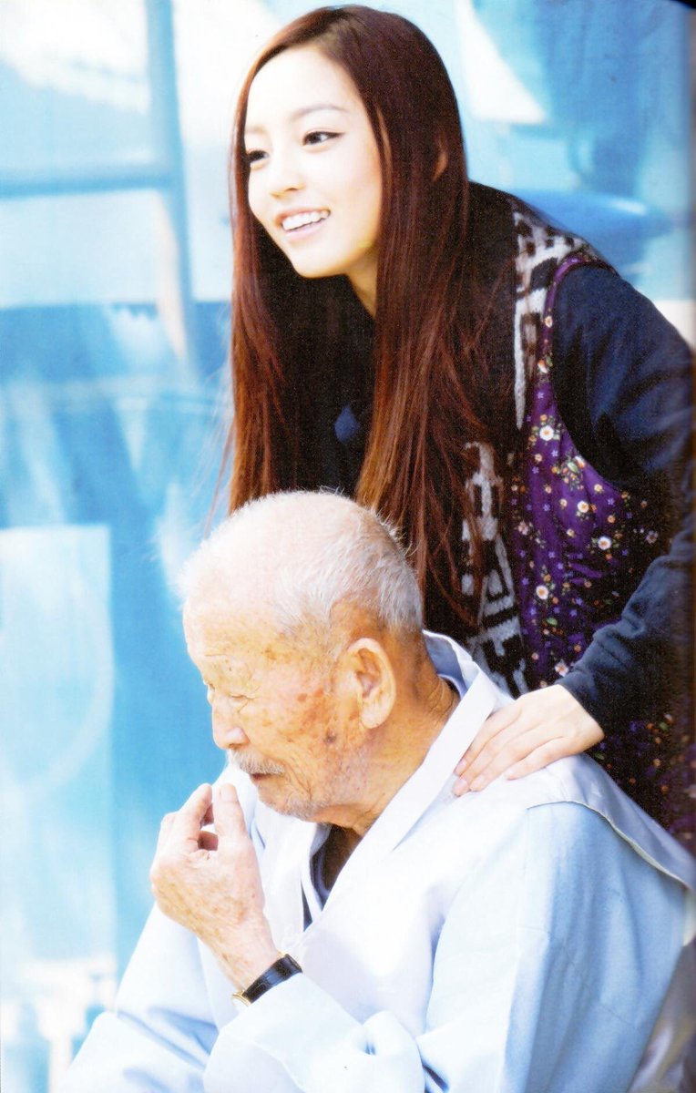 DoyenneJennie's tweet photo. Every 2nd gen stan knows who Goo Hara of Kara was. How their group was part of the ggs that paved the way. The girl with the bubbly personality, sweet smile, and kind heart before this cruel world took all of that away. Will always remember how fun and sweet you are. Rip Hara! https://t.co/j43L7sSWpo