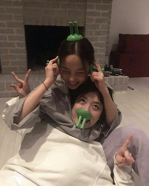 smshopph's tweet photo. sulli and goo hara — hoping for these two angels to rest in peace 🥺 https://t.co/JgqVetvvo3