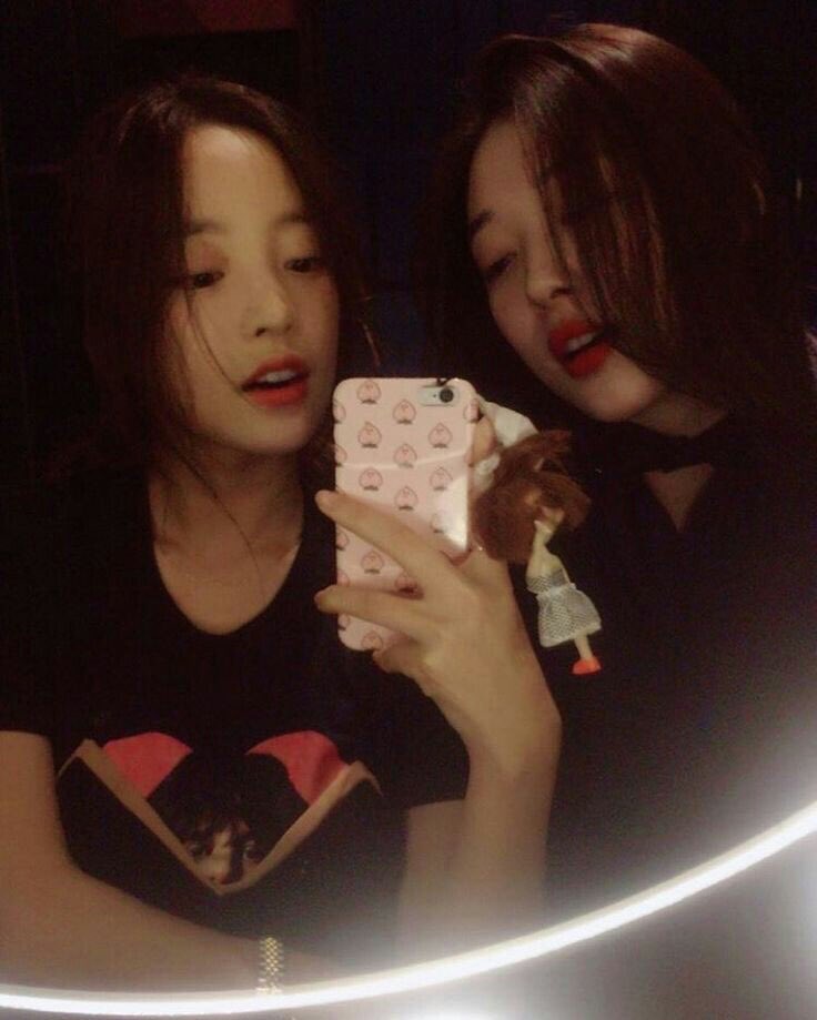 smshopph's tweet photo. sulli and goo hara — hoping for these two angels to rest in peace 🥺 https://t.co/JgqVetvvo3