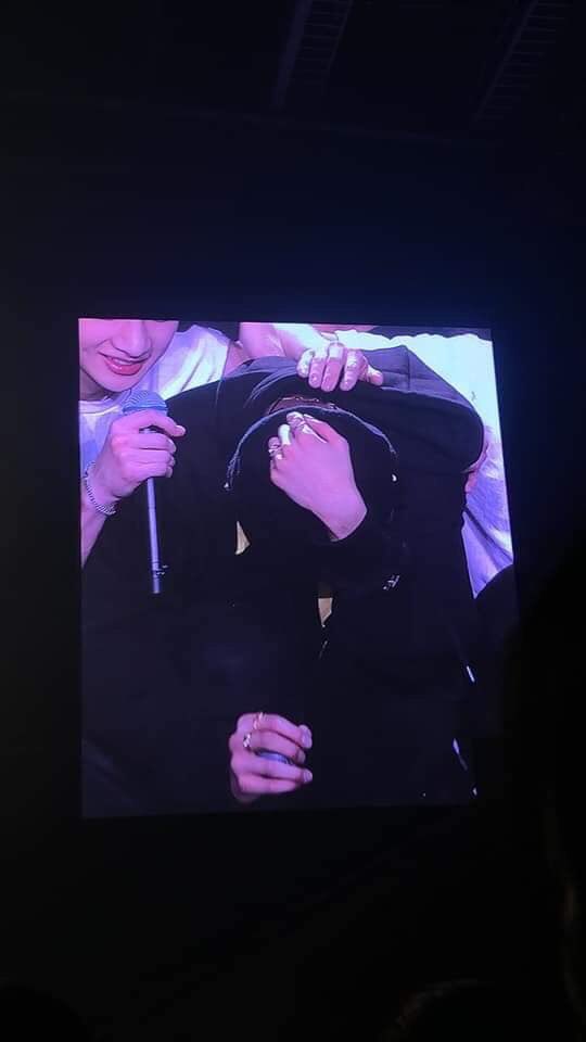 skznoodles's tweet photo. Hyunjin: "So please, please dont leave me, please stay by my side I promise I will work hard so I can become someone you can be proud of and be happy with. I promise we will not hurt stays again, i love you stay. Im sorry." 

I’M NOT CRYING, YOU ARE https://t.co/rcqxBHoSNS
