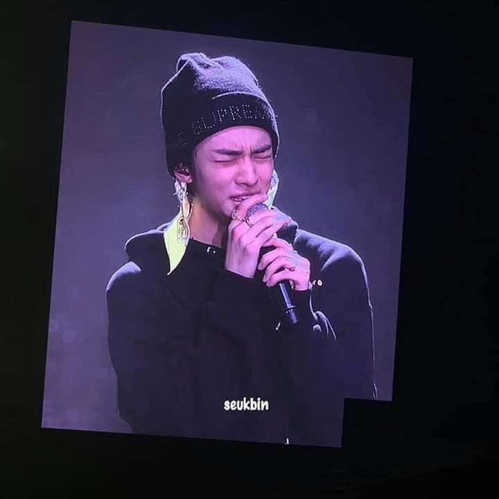 skznoodles's tweet photo. Hyunjin: "So please, please dont leave me, please stay by my side I promise I will work hard so I can become someone you can be proud of and be happy with. I promise we will not hurt stays again, i love you stay. Im sorry." 

I’M NOT CRYING, YOU ARE https://t.co/rcqxBHoSNS