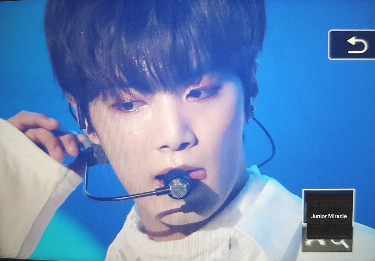 junior_miracle_'s tweet photo. 191124 펩시 콘서트
얼굴이 다했네
#종현 #김종현 #JR #nuest #뉴이스트 https://t.co/o92dd9Ly6k