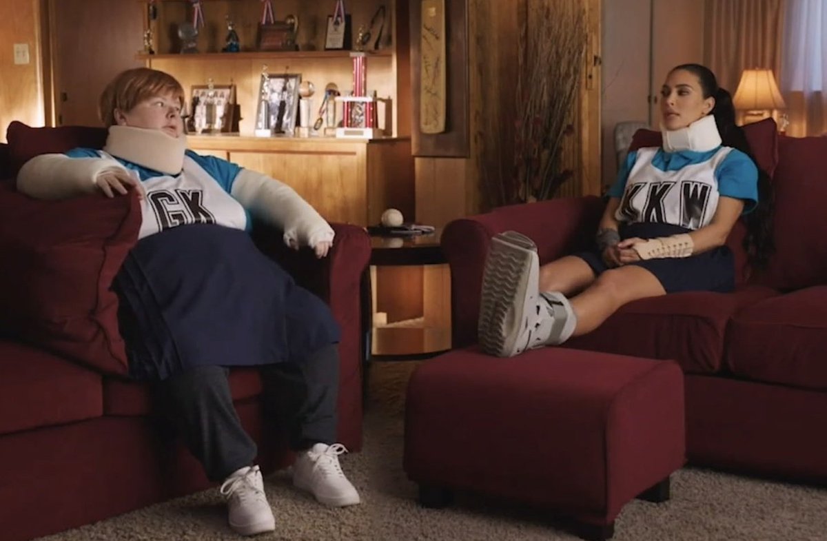 KathAndKimToday's tweet photo. Well tomorrow is gonna be weird for everyone. https://t.co/OLPP19QC45