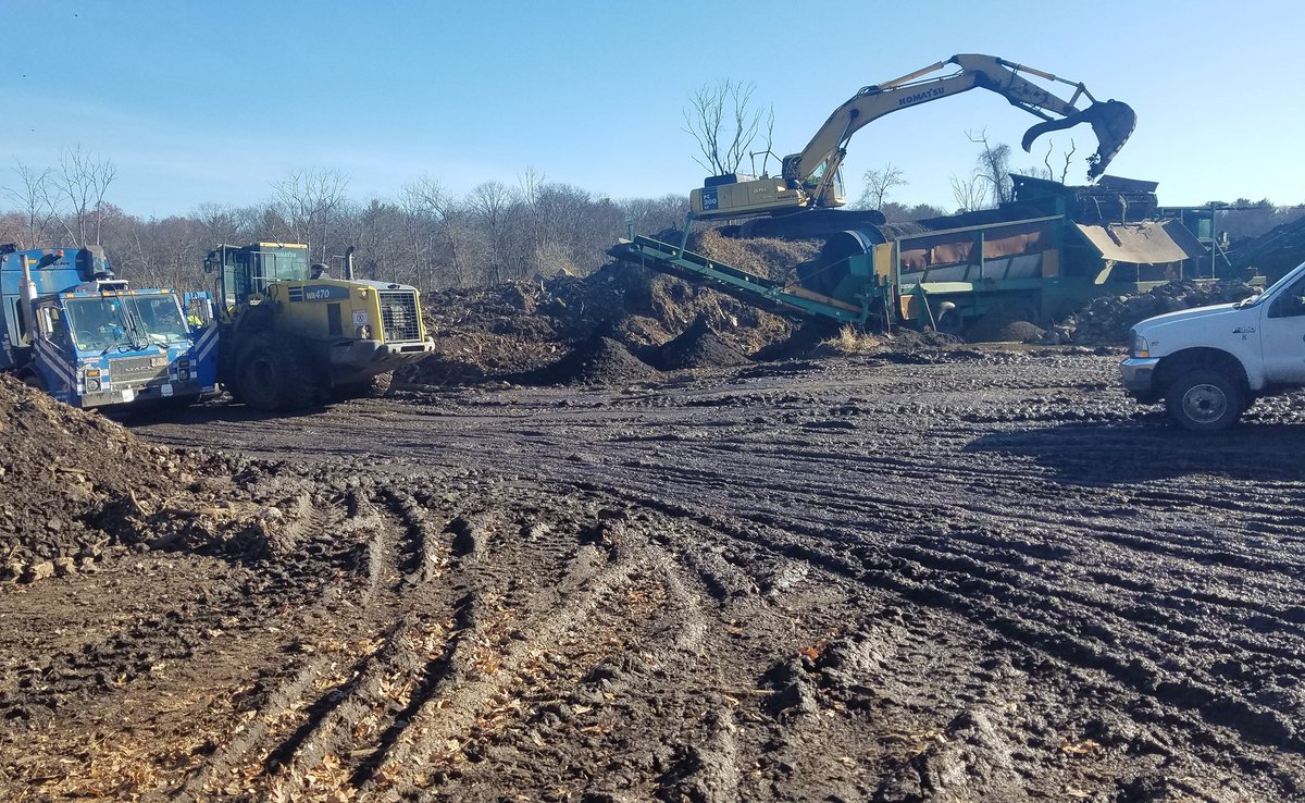 mrdirtrich's tweet photo. Our Wilmington #compost facility is a busy place this time of year. Leaves coming in from the #landscape industry and curbside packers. We handle a good portion of the the north of Boston green stream. #composting #yardwasted #makingmud #topsoil #komatsu #McCloskey https://t.co/jqkesKnBGa