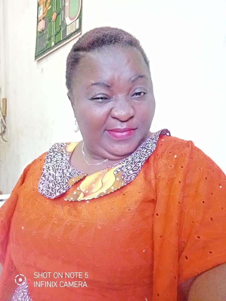 Topsyken's tweet image. Same dress. Different phone cameras. #RedmiNote7 #InfinixNote5 

Cc @moverick