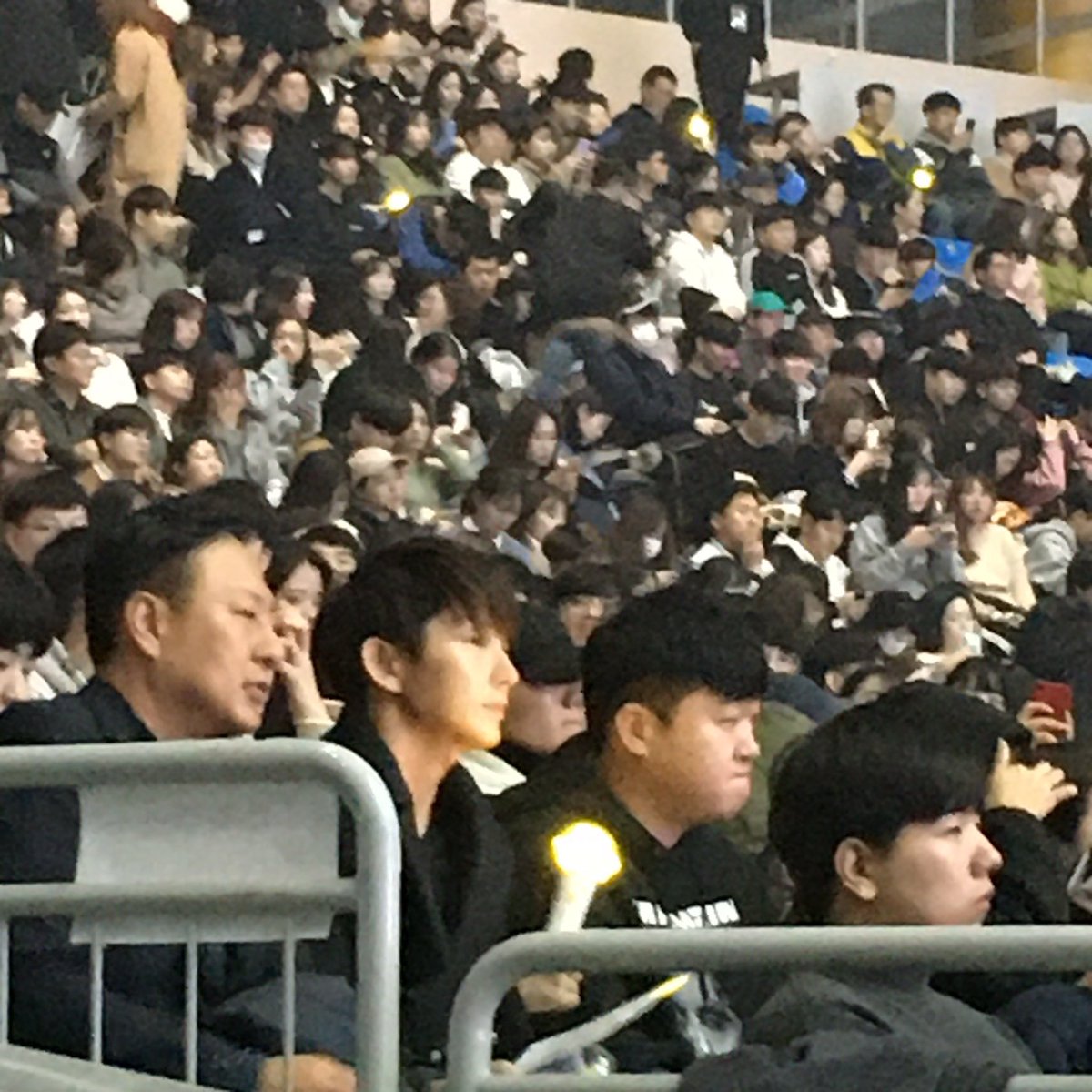t🌸 on Twitter: "Actor Lee Joon Gi has come to IU\