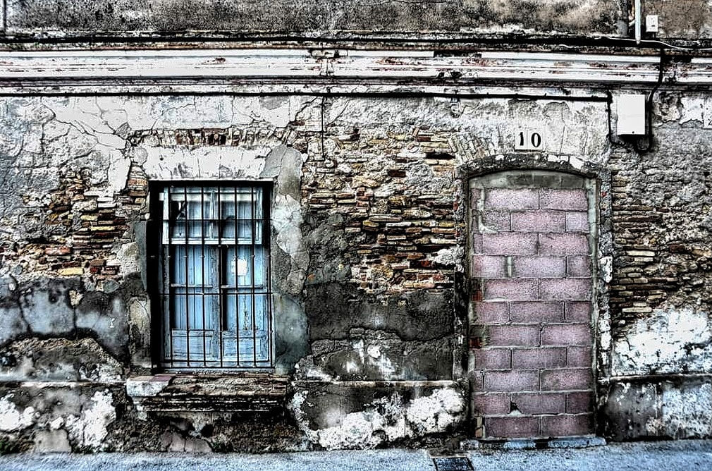 EulogioGarciaR's tweet photo. Fachada. #paisaje #fotocalle #fachada #ruinas #arquitectura #decadencia #ciudad #recuerdos #cadizciudad #Cadiz #yanoexiste https://t.co/6M82krgFxG