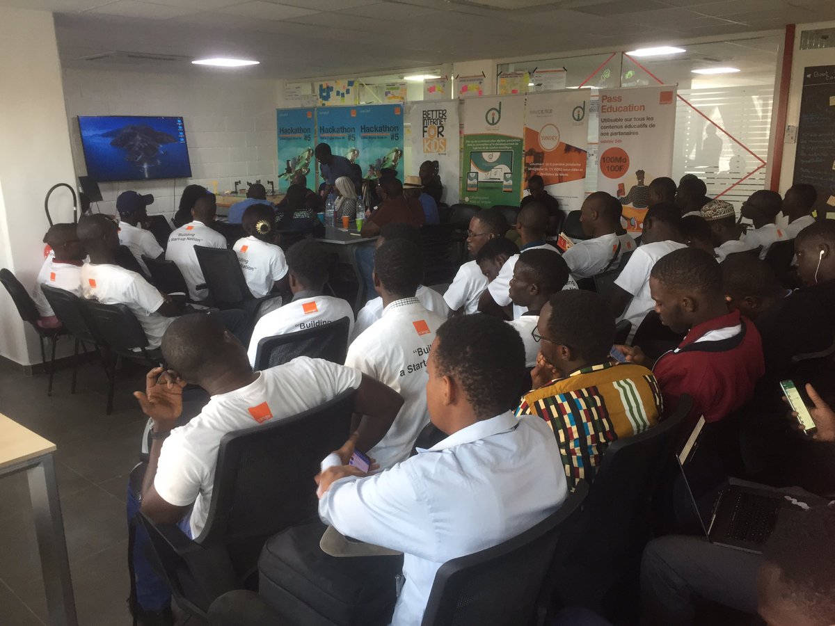 AbdoulayeS_Faye's tweet photo. Finale #HackathonOrange5 à #ODC
Allez-vous me demander ce que fait le kakemono de @innov_digital derrière, je vous laisse imaginer😌
#startup https://t.co/vOk6oxLs8h