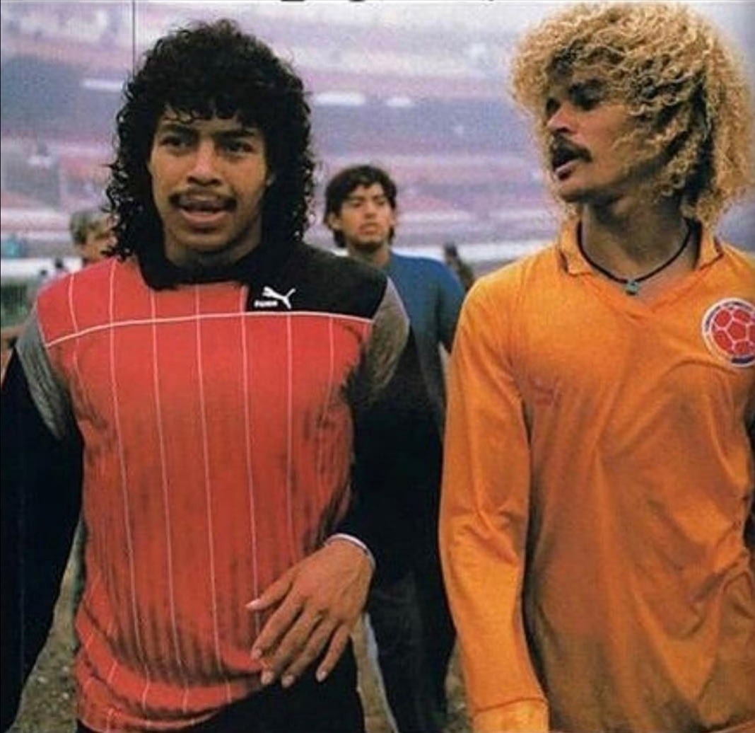 René Higuita 🇨🇴 & Carlos 'El Pibe' Valderrama 🇨🇴 the day they beat Argentina 🇦🇷 2-1 in Buenos Aires 🏟️ to obtain the 3rd place 🥉 in the #CopaAmerica1987!