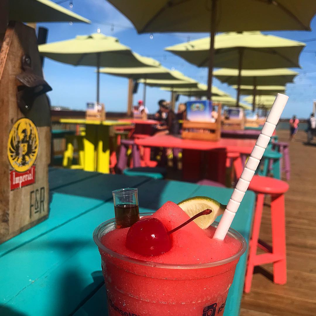 Rum runners on #SunsetPier? Sounds the perfect Sunday! 😎 If you hastily forget about Monday's responsibilities, just give us a jingle for quick Hangover relief. (305) 912-4911
#SundayFunday #VisitKeyWest #RumRunners 

[Photo by fullblownhappiness on IG]