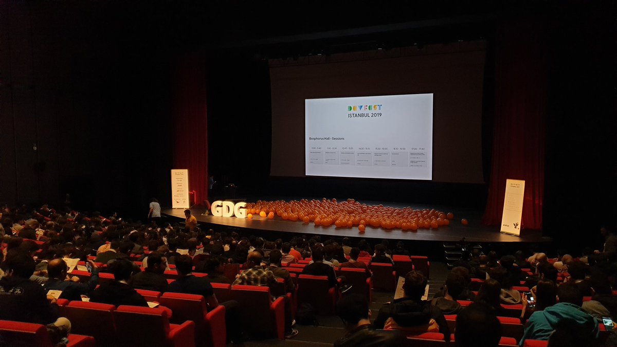 erelcolak's tweet photo. #DevFest19 #dfist19 ayakta alkışlamalık bir organizasyon. Eşantiyon azdı ama olsun. https://t.co/Hk8uhCnaXh