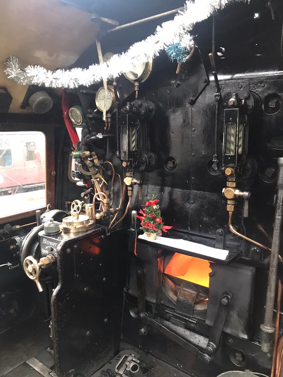 76084Loco's tweet photo. The holidays are coming! Double duty for 76084 today - Christmas Lunch train this afternoon, followed by the Norfolk Lights Express this evening. Engine looks suitably clean and festive thanks to the day shift.

📸 Adam Sanders https://t.co/0t0gfKnTIw