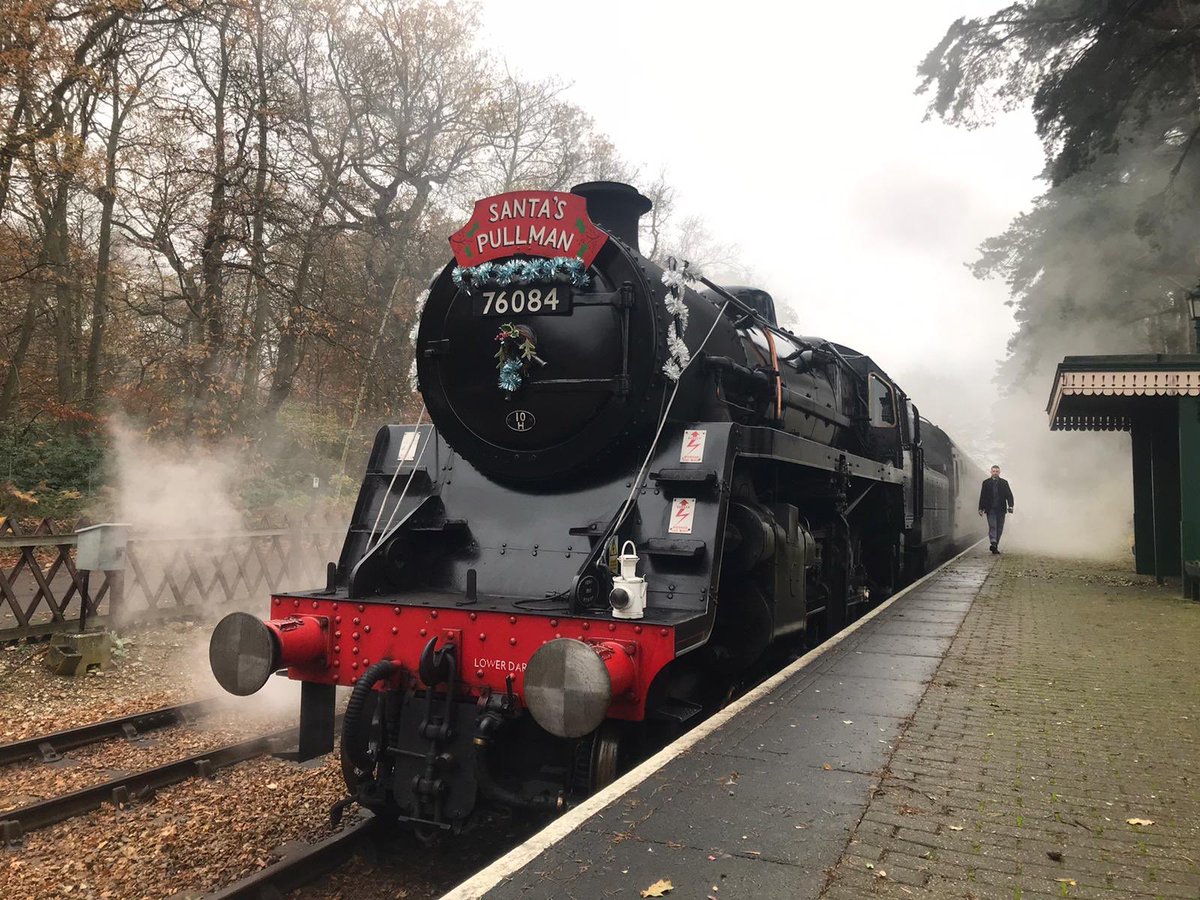 76084Loco's tweet photo. The holidays are coming! Double duty for 76084 today - Christmas Lunch train this afternoon, followed by the Norfolk Lights Express this evening. Engine looks suitably clean and festive thanks to the day shift.

📸 Adam Sanders https://t.co/0t0gfKnTIw