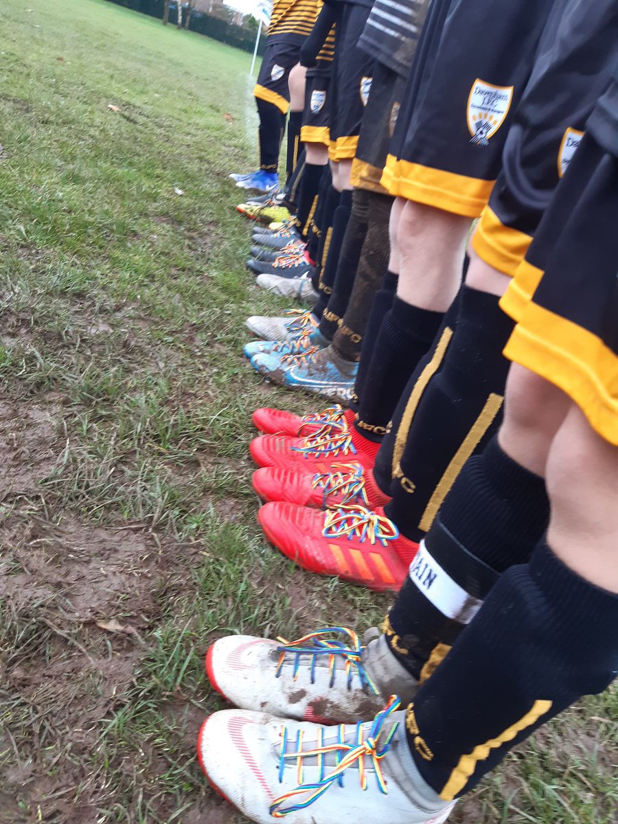 Today <a href="/Benchill_Celtic/">Benchill Celtic JFC</a> and <a href="/davenhamjfc/">Davenham JFC</a> showed their support for <a href="/stonewalluk/">Stonewall</a> &amp; <a href="/FA/">The FA</a> #RainbowLaces campaign 👏🌈⚽️