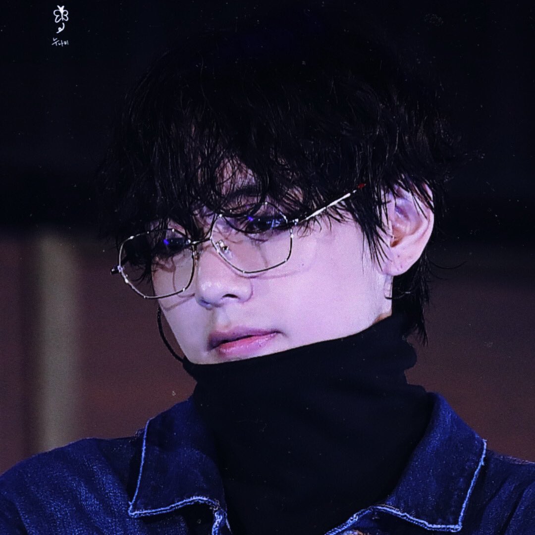 jeonswithluv's tweet photo. hear me out. taehyung. as akira kurusu. https://t.co/0yeRiBfOs2