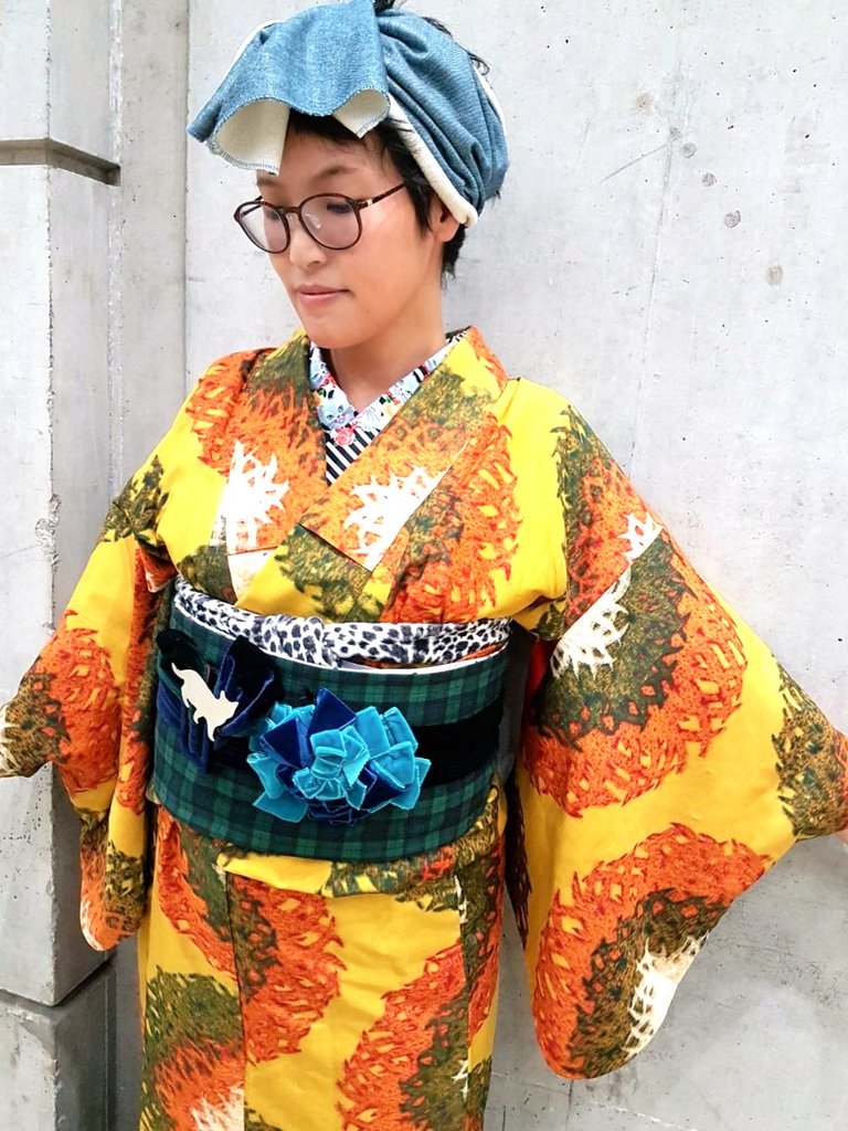 kimono163saori's tweet photo. #今日のコーデ
半衿 #きもの番長
半幅帯 #Kimono163「雙六」
#帯結ばない帯結び で色んな柄が出る~✨
#リルさお で新柄発売予定✨
洋服用ベルト #リルガリボン をつけて、猫ちゃんのヘアゴムも(バロンリスペクト✨)
#着物にプリーツスカート
レインブーツ
ターバン #bonrich さん
#着物自画撮り部 https://t.co/e1jjbFU8nN