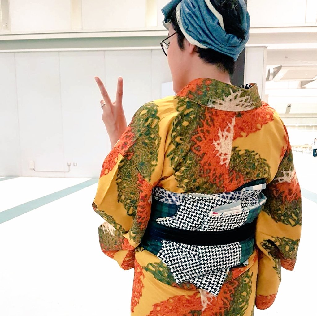 kimono163saori's tweet photo. #今日のコーデ
半衿 #きもの番長
半幅帯 #Kimono163「雙六」
#帯結ばない帯結び で色んな柄が出る~✨
#リルさお で新柄発売予定✨
洋服用ベルト #リルガリボン をつけて、猫ちゃんのヘアゴムも(バロンリスペクト✨)
#着物にプリーツスカート
レインブーツ
ターバン #bonrich さん
#着物自画撮り部 https://t.co/e1jjbFU8nN