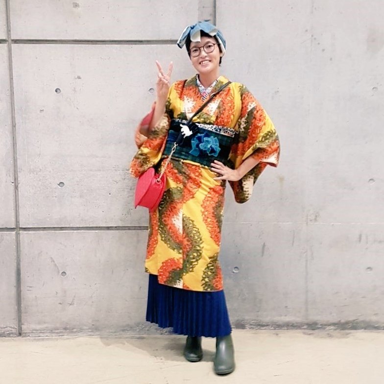 kimono163saori's tweet photo. #今日のコーデ
半衿 #きもの番長
半幅帯 #Kimono163「雙六」
#帯結ばない帯結び で色んな柄が出る~✨
#リルさお で新柄発売予定✨
洋服用ベルト #リルガリボン をつけて、猫ちゃんのヘアゴムも(バロンリスペクト✨)
#着物にプリーツスカート
レインブーツ
ターバン #bonrich さん
#着物自画撮り部 https://t.co/e1jjbFU8nN