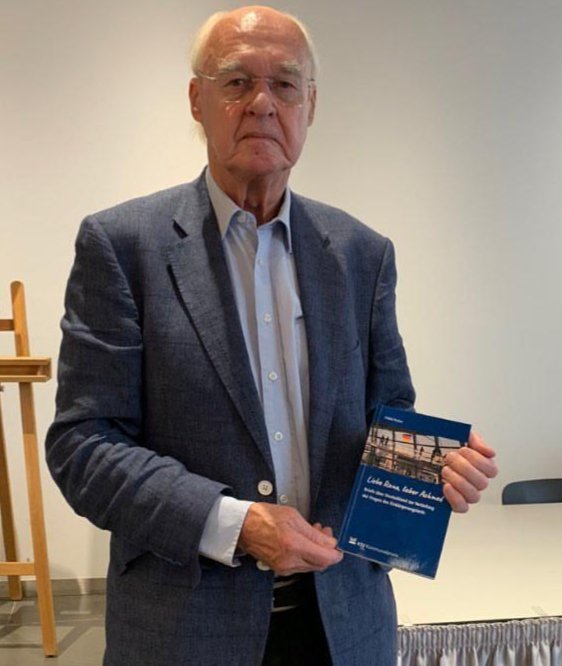 messemigration's tweet photo. "liebe Rana, lieber Achmed"

#2019bbm 
#messemigration
#Bonn https://t.co/7TcfPQbKbP